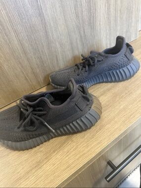 Yeezy Athletic Shoes Black/Grey Knit Sneakers